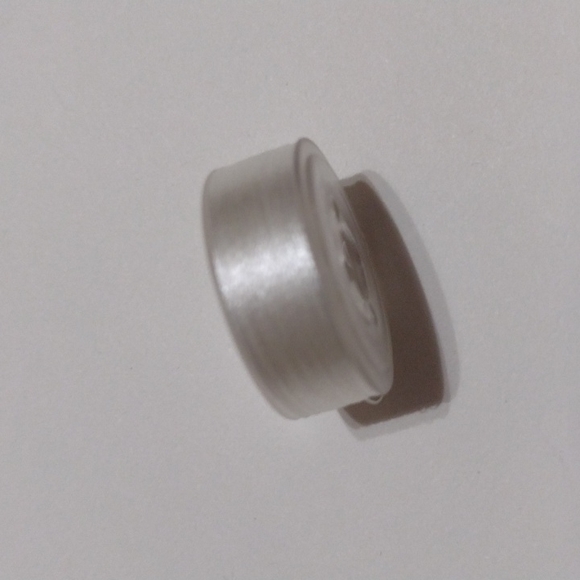 140pc Bobbins White Plastic Sided - Picture 4 of 4